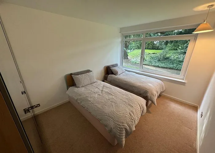 3 Bedroom Tranquil Ground Floor Flat In Merchiston