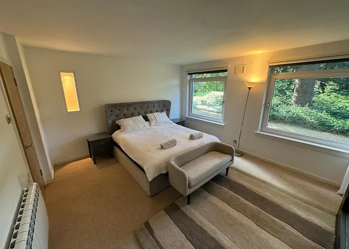 3 Bedroom Tranquil Ground Floor Flat In Merchiston