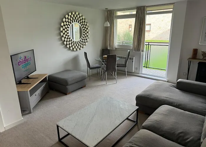 3 Bedroom Tranquil Ground Floor Flat In Merchiston Apartment *