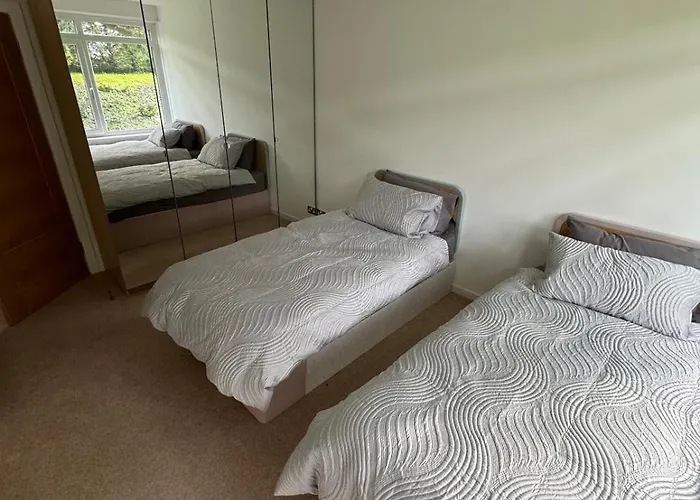 3 Bedroom Tranquil Ground Floor Flat In Merchiston Apartment *