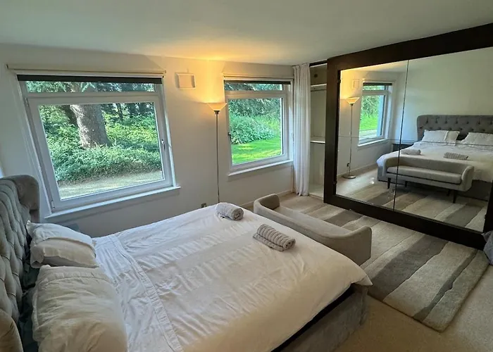 Apartment 3 Bedroom Tranquil Ground Floor Flat In Merchiston *