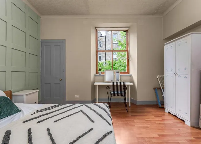 Central, Cozy 2br-1ba-haymarket - With Parking דירה *