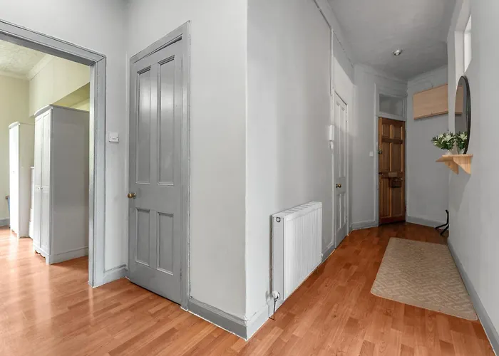 Central, Cozy 2br-1ba-haymarket - With Parking