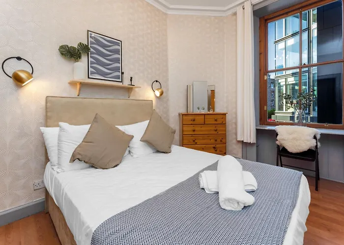 아파트 Central, Cozy 2br-1ba-haymarket - With Parking 에든버러