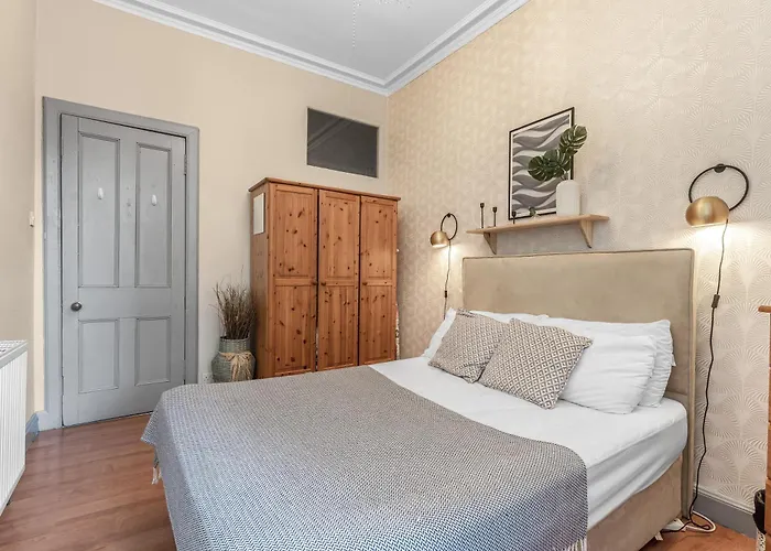 Central, Cozy 2br-1ba-haymarket - With Parking