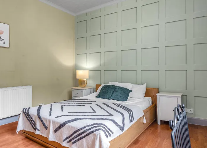 Central, Cozy 2br-1ba-haymarket - With Parking Apartmán Edinburgh
