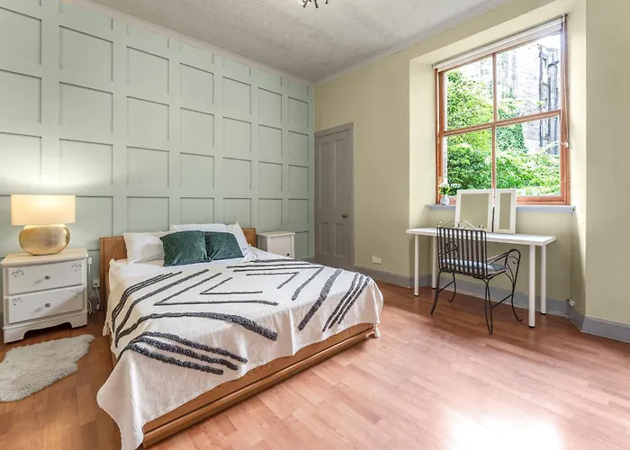 Apartmán Central, Cozy 2br-1ba-haymarket - With Parking Edinburgh