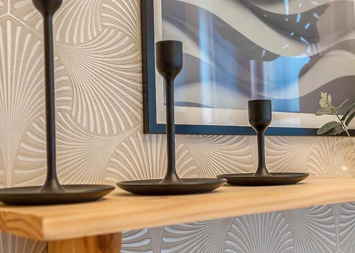 Central, Cozy 2br-1ba-haymarket - With Parking דירה