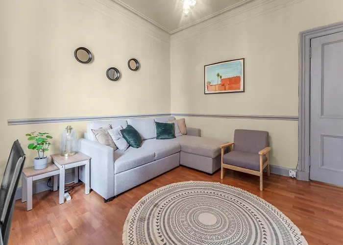 Central, Cozy 2br-1ba-haymarket - With Parking דירה *