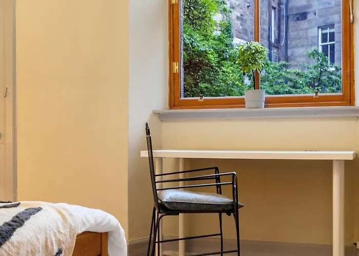 Central, Cozy 2br-1ba-haymarket - With Parking *