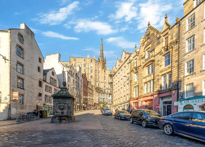 Beautiful Designer 2 Bed 2 Bath Old Town - Parking *