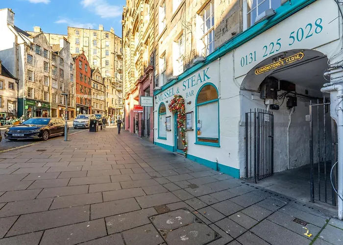 Beautiful Designer 2 Bed 2 Bath Old Town - Parking אדינבורו