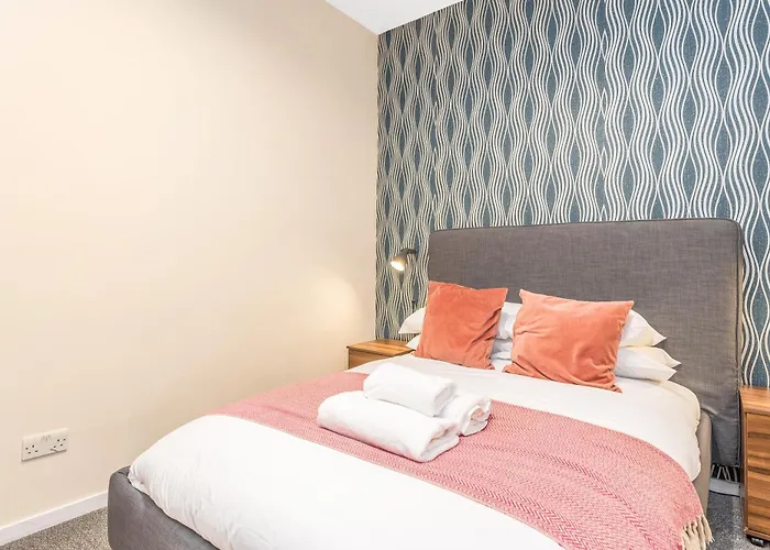 Beautiful Designer 2 Bed 2 Bath Old Town - Parking *