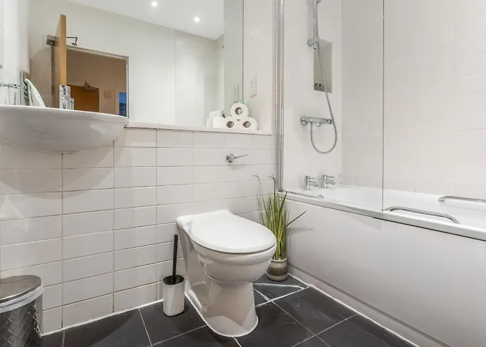 דירה Beautiful Designer 2 Bed 2 Bath Old Town - Parking *