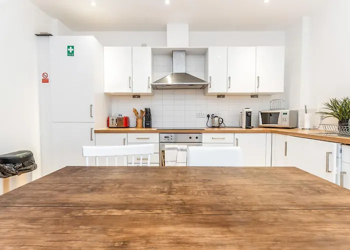 Beautiful Designer 2 Bed 2 Bath Old Town - Parking אדינבורו