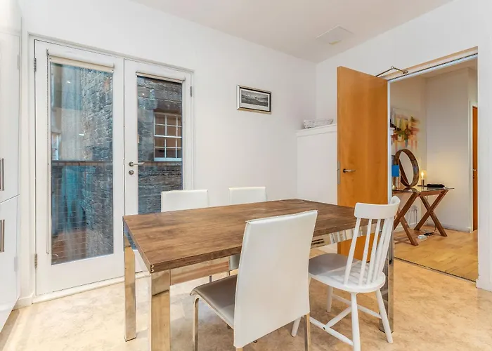 Beautiful Designer 2 Bed 2 Bath Old Town - Parking