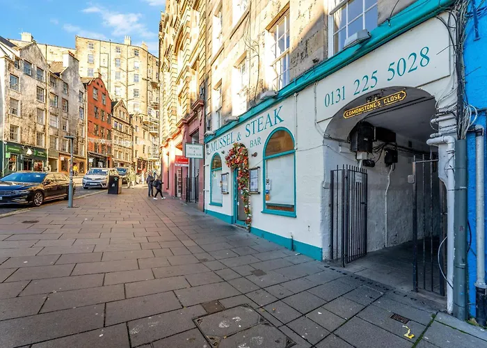 Beautiful Designer 2 Bed 2 Bath Old Town - Parking דירה *