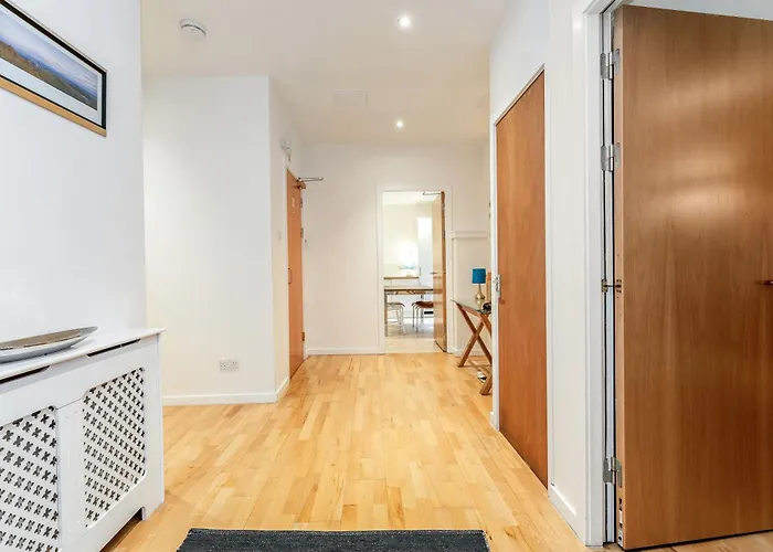 דירה Beautiful Designer 2 Bed 2 Bath Old Town - Parking *