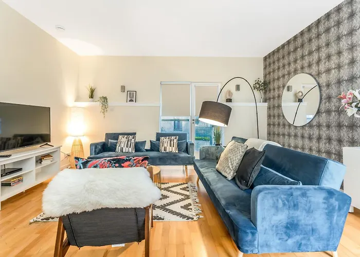 Beautiful Designer 2 Bed 2 Bath Old Town - Parking דירה אדינבורו