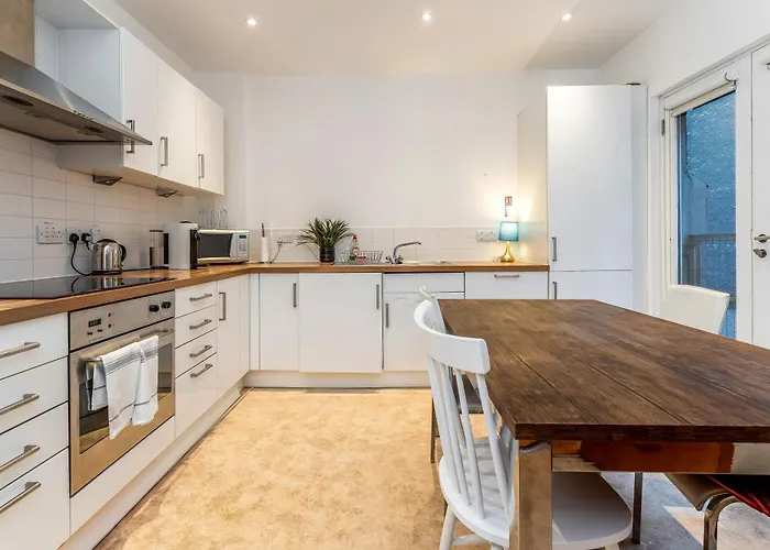 דירה Beautiful Designer 2 Bed 2 Bath Old Town - Parking אדינבורו