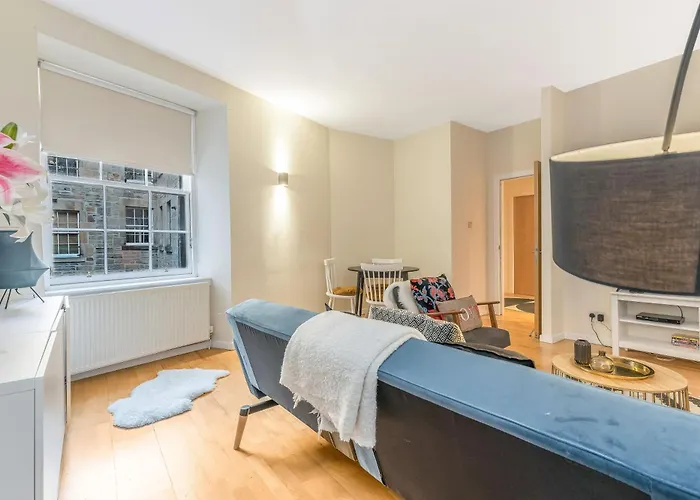 דירה Beautiful Designer 2 Bed 2 Bath Old Town - Parking אדינבורו