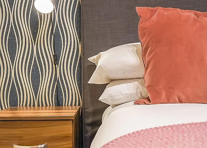 Beautiful Designer 2 Bed 2 Bath Old Town - Parking אדינבורו