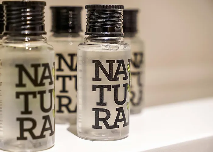 Beautiful Designer 2 Bed 2 Bath Old Town - Parking דירה *