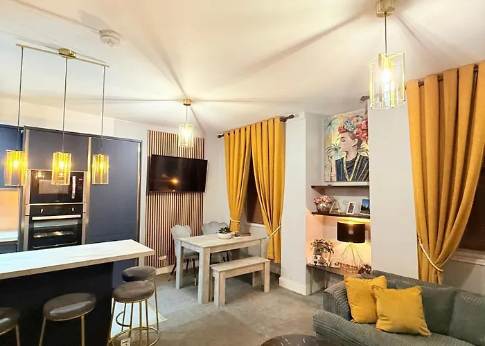 Two Bedroom Apartment-central Edinburgh-old Town-licensed Apartment *