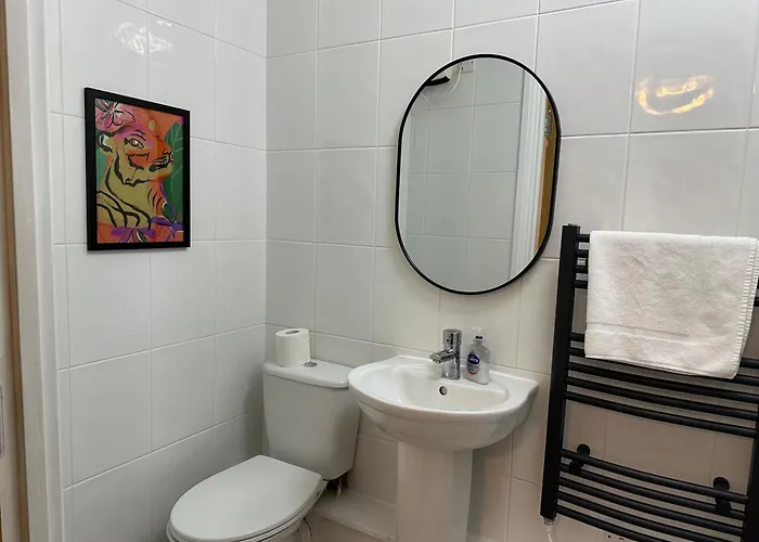 Quiet 2 Bedrooms And 2 Bathrooms With Free Parking * Edimburgo