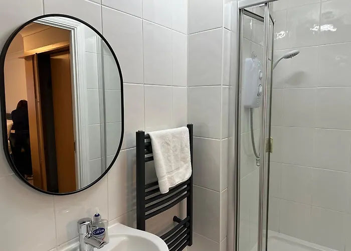Quiet 2 Bedrooms And 2 Bathrooms With Free Parking Appartamento