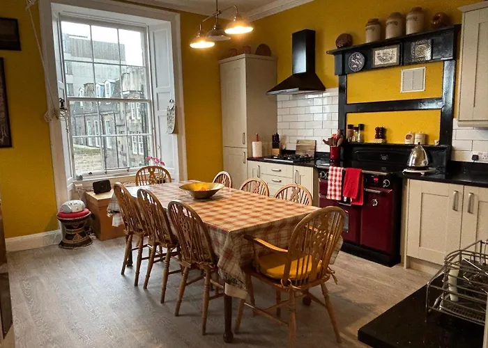 Stunning 2-bedroom Georgian Flat, Centre Lejlighed *