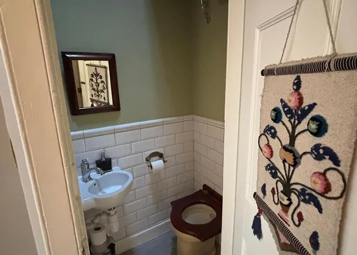 Stunning 2-bedroom Georgian Flat, Centre *
