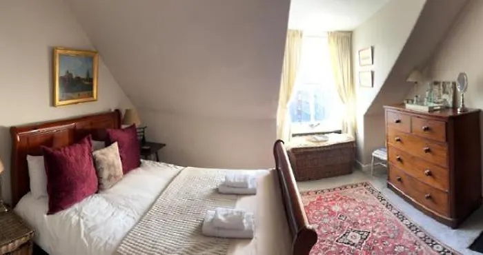 Stunning 2-bedroom Georgian Flat, Centre
