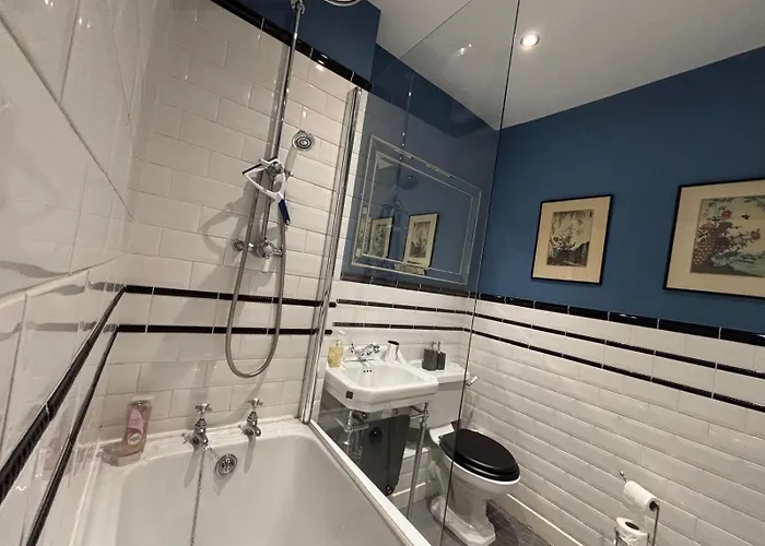 Stunning 2-bedroom Georgian Flat, Centre Appartamento