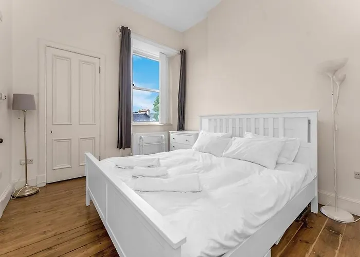 Bright And Spacious Flat Overlooking The Meadows Apartamento Edimburgo