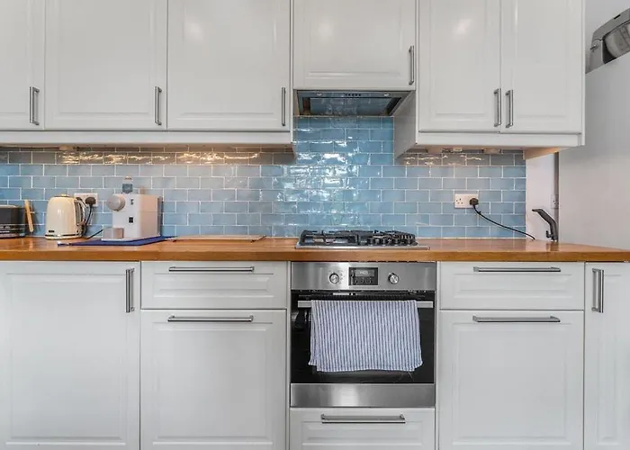 Bright And Spacious Flat Overlooking The Meadows