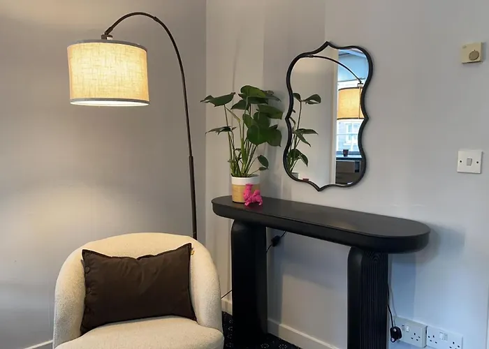 Nicolson Street Two Bedrooms Daire