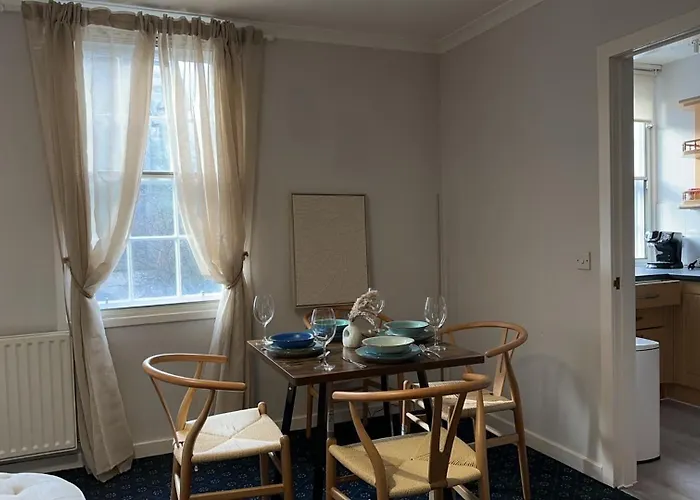 Nicolson Street Two Bedrooms *