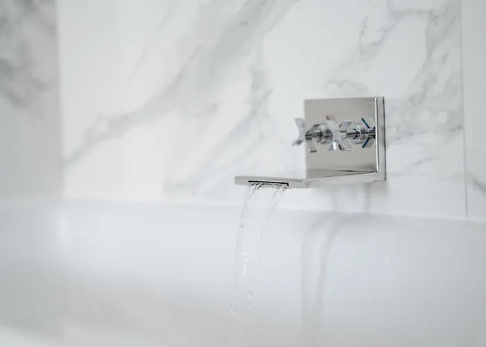 Prestigious Townhouse Close To Princes Street דירה אדינבורו