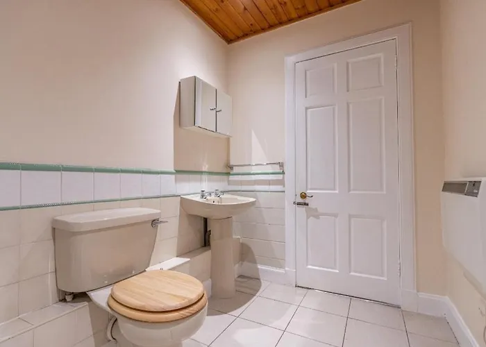 Lejlighed In Excellent Centre Location *