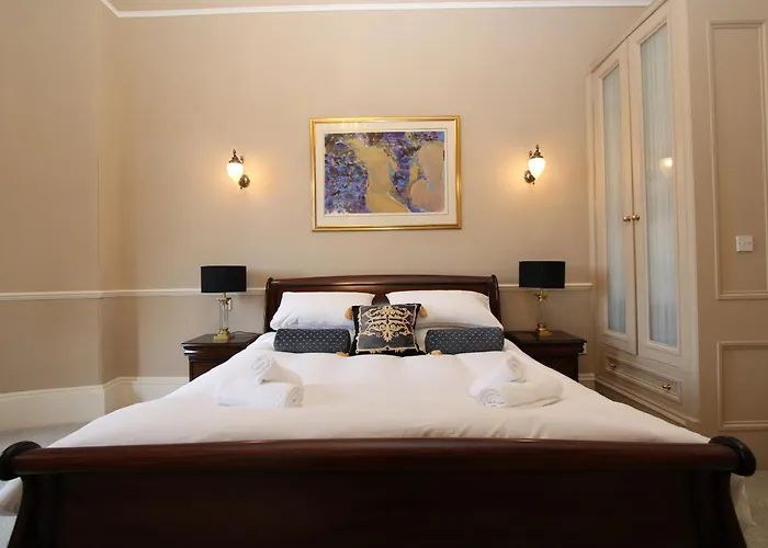 Escape To @ Albyn Place