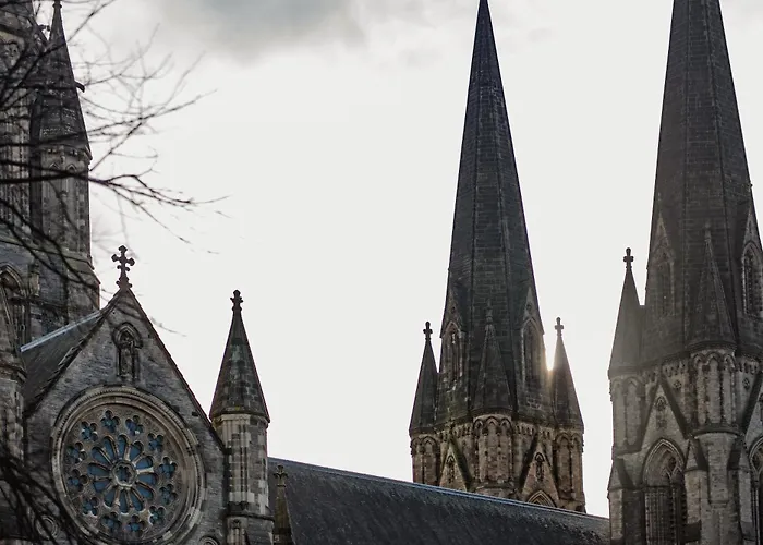 Prestigious Townhouse Close To Princes Street