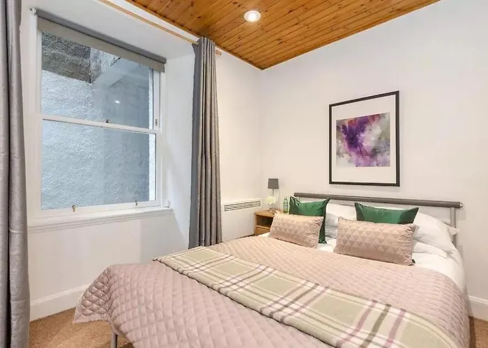 In Excellent Centre Location *