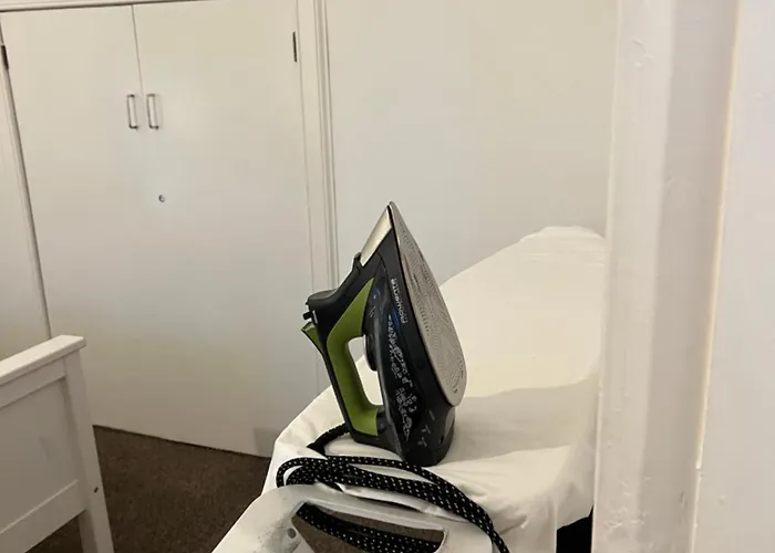 4 Bed Near Airport