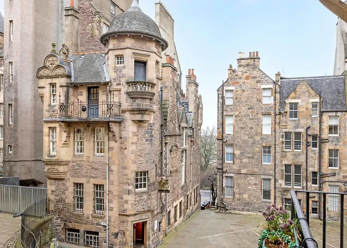 Joivy Classy Near Castle