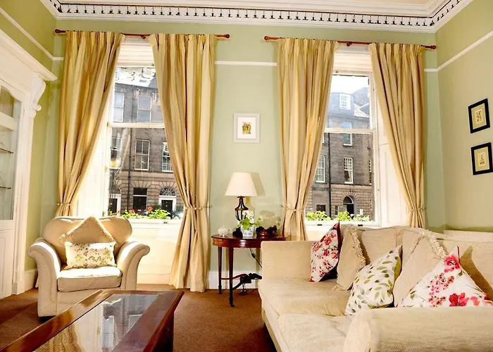 Elegant New Town Georgian Centre Flat شقة *