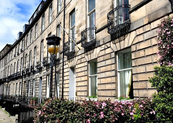 Elegant New Town Georgian Centre Flat *