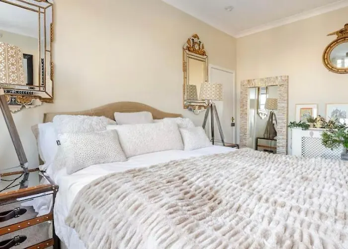 Wonderwall - Huge Garden In Luxury House - Free Parking *