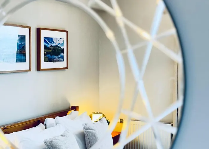 Floor With Castle Views *