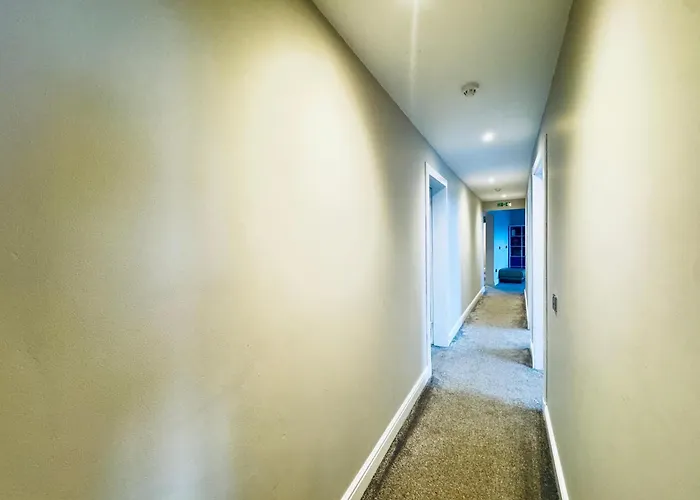 Floor With Castle Views *